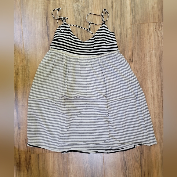 Rip Curl dress, black and white stripes, size 8 - Picture 8 of 9